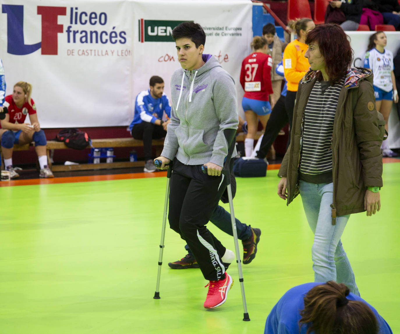 El Aula Alimentos de Valladolid suma su tercera victoria consecutiva (25-24) gracias a un tanto de Bea Puertas en los últimos segundos del partido contra el Balonmano Salud Tenerife.