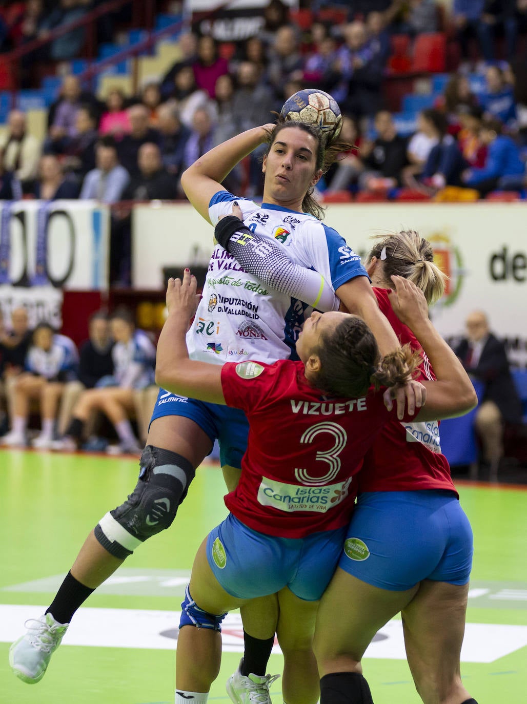 El Aula Alimentos de Valladolid suma su tercera victoria consecutiva (25-24) gracias a un tanto de Bea Puertas en los últimos segundos del partido contra el Balonmano Salud Tenerife.