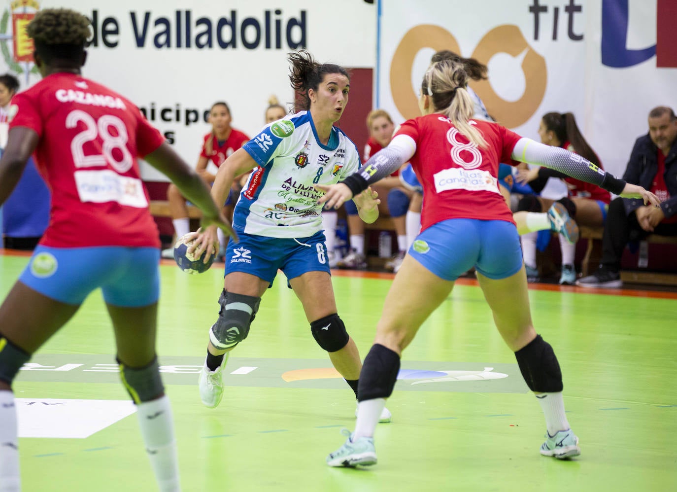 El Aula Alimentos de Valladolid suma su tercera victoria consecutiva (25-24) gracias a un tanto de Bea Puertas en los últimos segundos del partido contra el Balonmano Salud Tenerife.