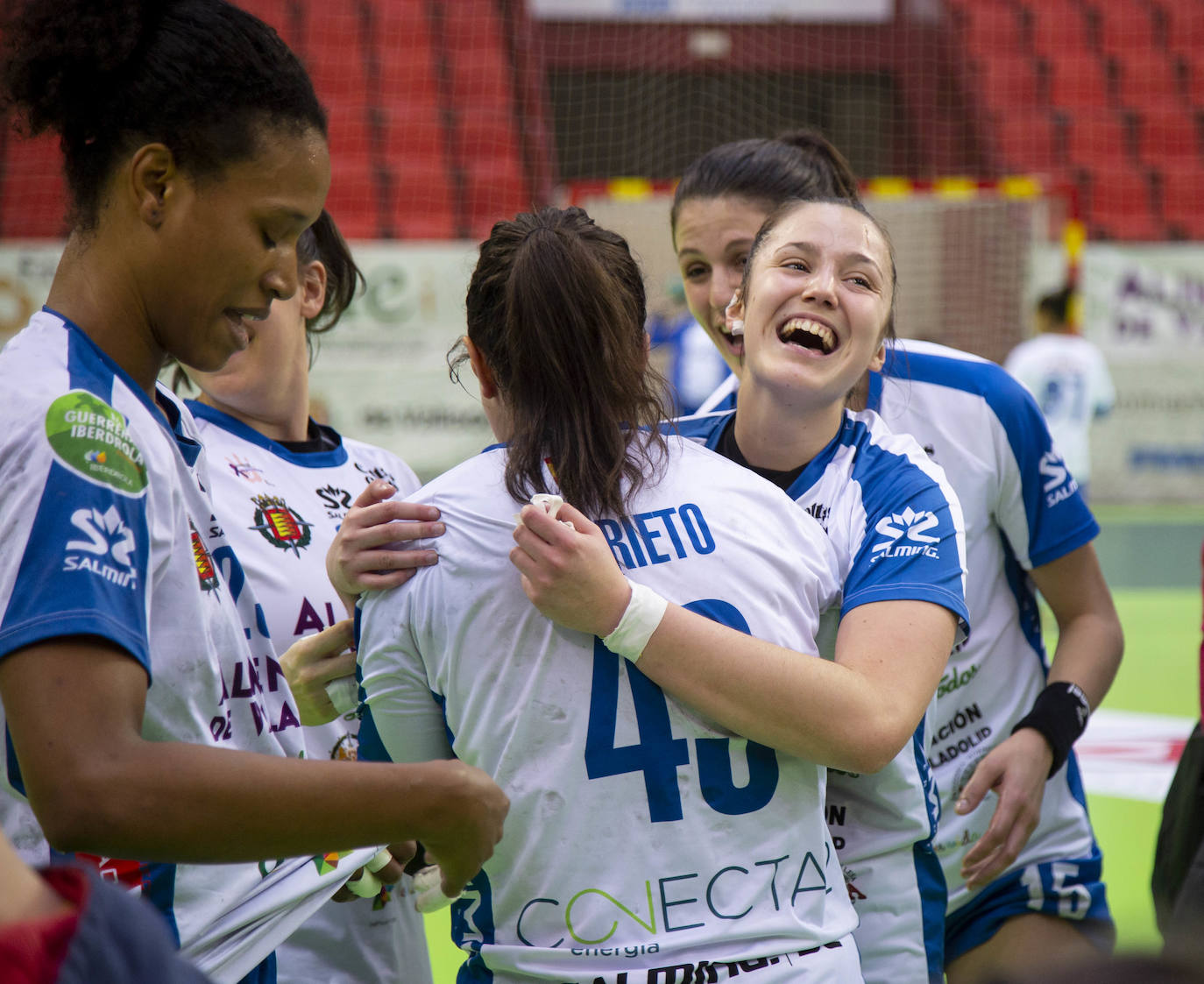 El Aula Alimentos de Valladolid suma su tercera victoria consecutiva (25-24) gracias a un tanto de Bea Puertas en los últimos segundos del partido contra el Balonmano Salud Tenerife.