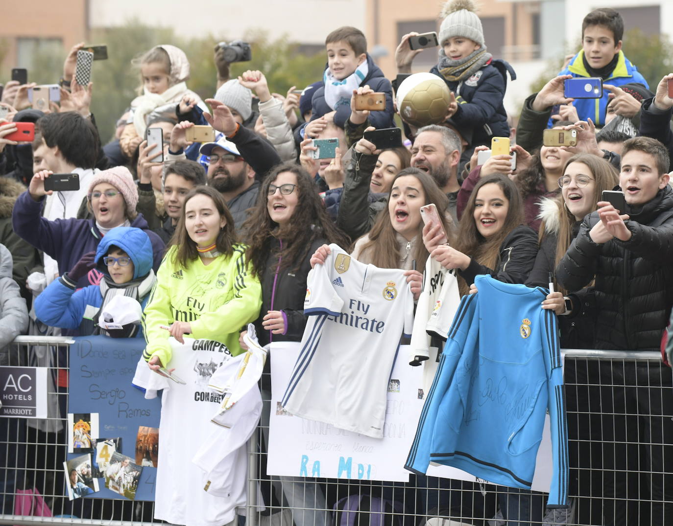Fotos: La llegada del Real Madrid a su hotel en Valladolid