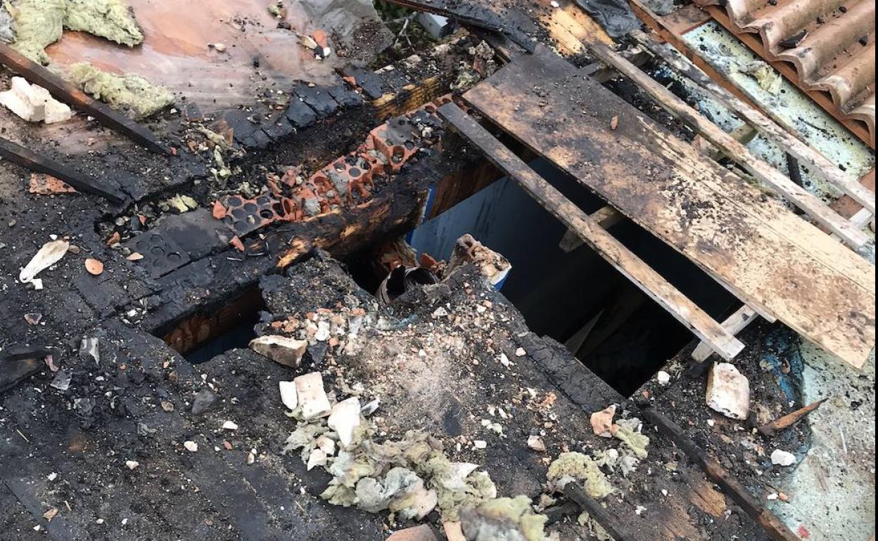 Imagenes del incendio producido en la vivienda de Viana de Cega.