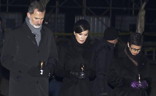 El rey Felipe VI y la reina Letizia, junto ministra de Asuntos Exteriores Española, Arancha González Laya. 