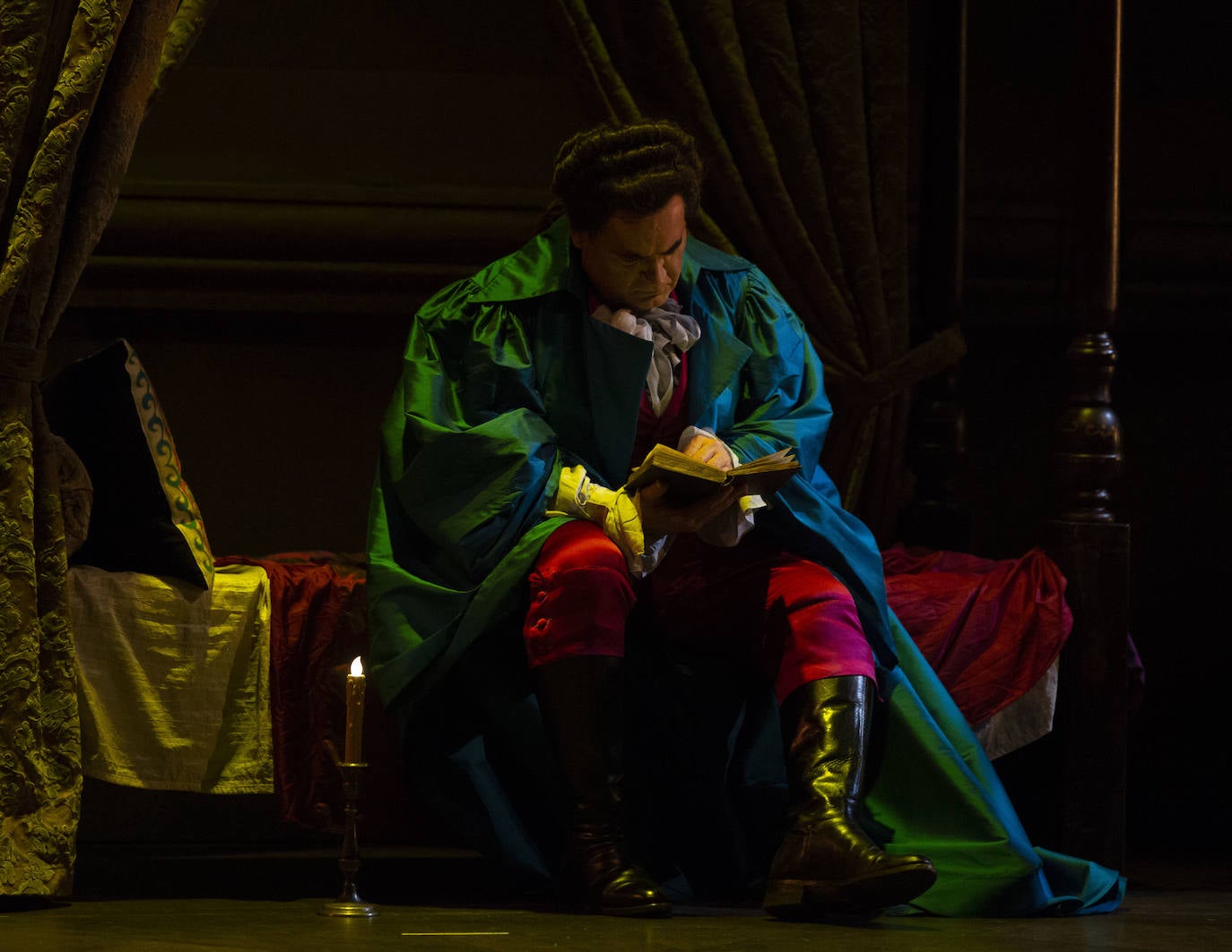 El Teatro Calderón de Valladolid pondrá en escena este miércoles, viernes y domingo la reposición de 'Un ballo in maschera', de Giuseppe Verdi, en un montaje, con la colaboración de la Opera Estatal de Hungría y de la Ópera de Oviedo, en un montaje en el que participarán 120 personas, entre cantantes, coro y músicos.