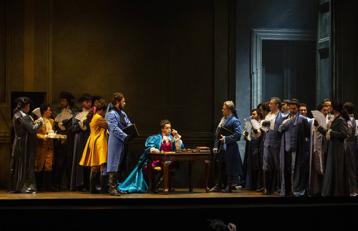 El Teatro Calderón de Valladolid pondrá en escena este miércoles, viernes y domingo la reposición de 'Un ballo in maschera', de Giuseppe Verdi, en un montaje, con la colaboración de la Opera Estatal de Hungría y de la Ópera de Oviedo, en un montaje en el que participarán 120 personas, entre cantantes, coro y músicos.