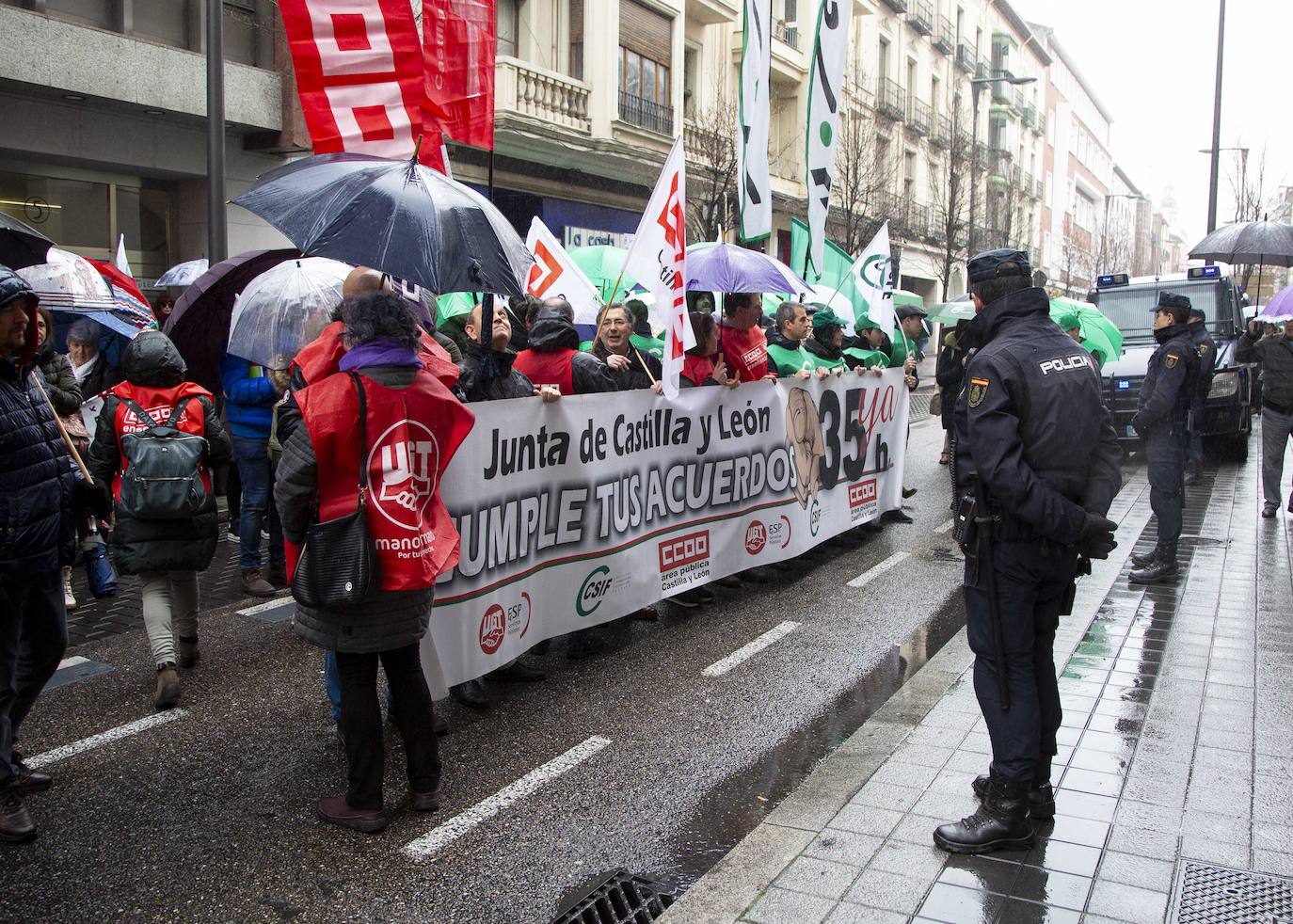 Los manifestantes han expresado su descontento con la Junta de Castilla y León y han reivindicado la semana laboral de 35 horas