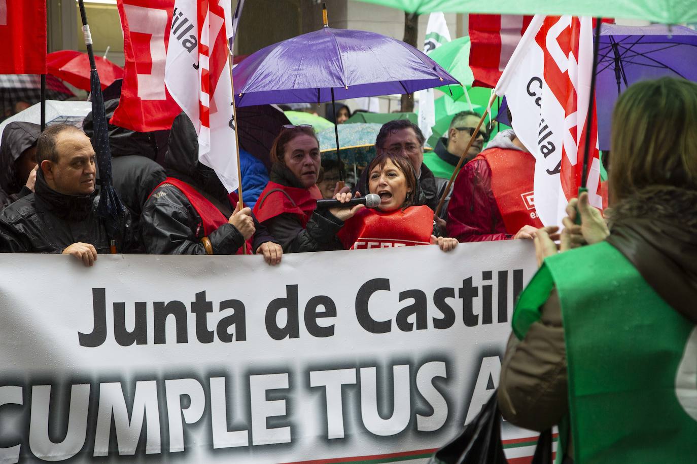 28.01.2020 Los sindicatos se concentran en Valladolid para exigir a la Junta la aplicación de la semana de 35 horas