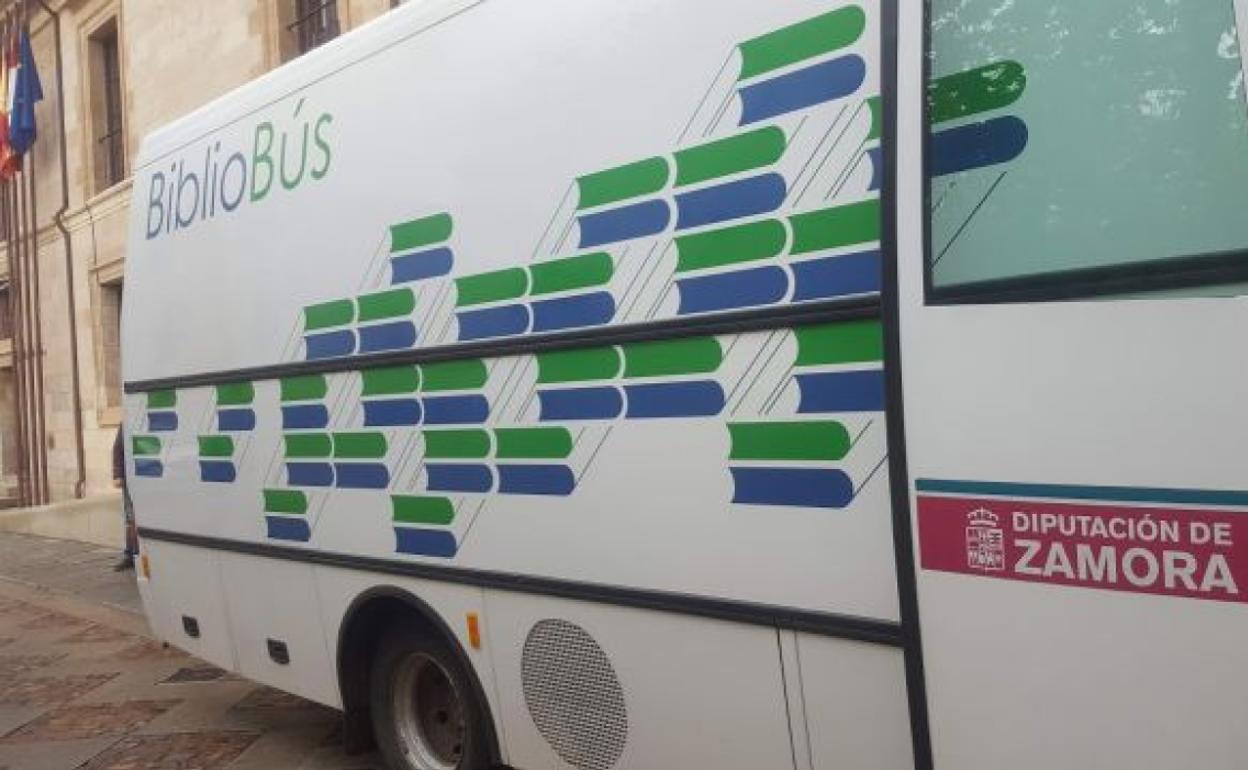 Uno de los bibliobuses de la provincia de Zamora. 