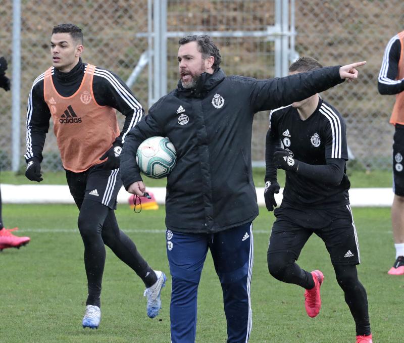 El día 1 de Ben Arfa en Valladolid amaneció lluvioso en los Anexos, donde un puñado de aficionados desafiaron al mal tiempo para presenciar in situ las evoluciones de la nueva adquisición del club blanquivioleta