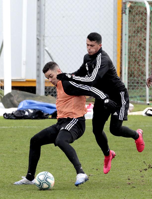 El día 1 de Ben Arfa en Valladolid amaneció lluvioso en los Anexos, donde un puñado de aficionados desafiaron al mal tiempo para presenciar in situ las evoluciones de la nueva adquisición del club blanquivioleta