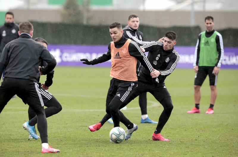 El día 1 de Ben Arfa en Valladolid amaneció lluvioso en los Anexos, donde un puñado de aficionados desafiaron al mal tiempo para presenciar in situ las evoluciones de la nueva adquisición del club blanquivioleta