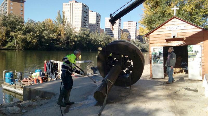 Labores de limpieza del géiser en noviembre de 2016.
