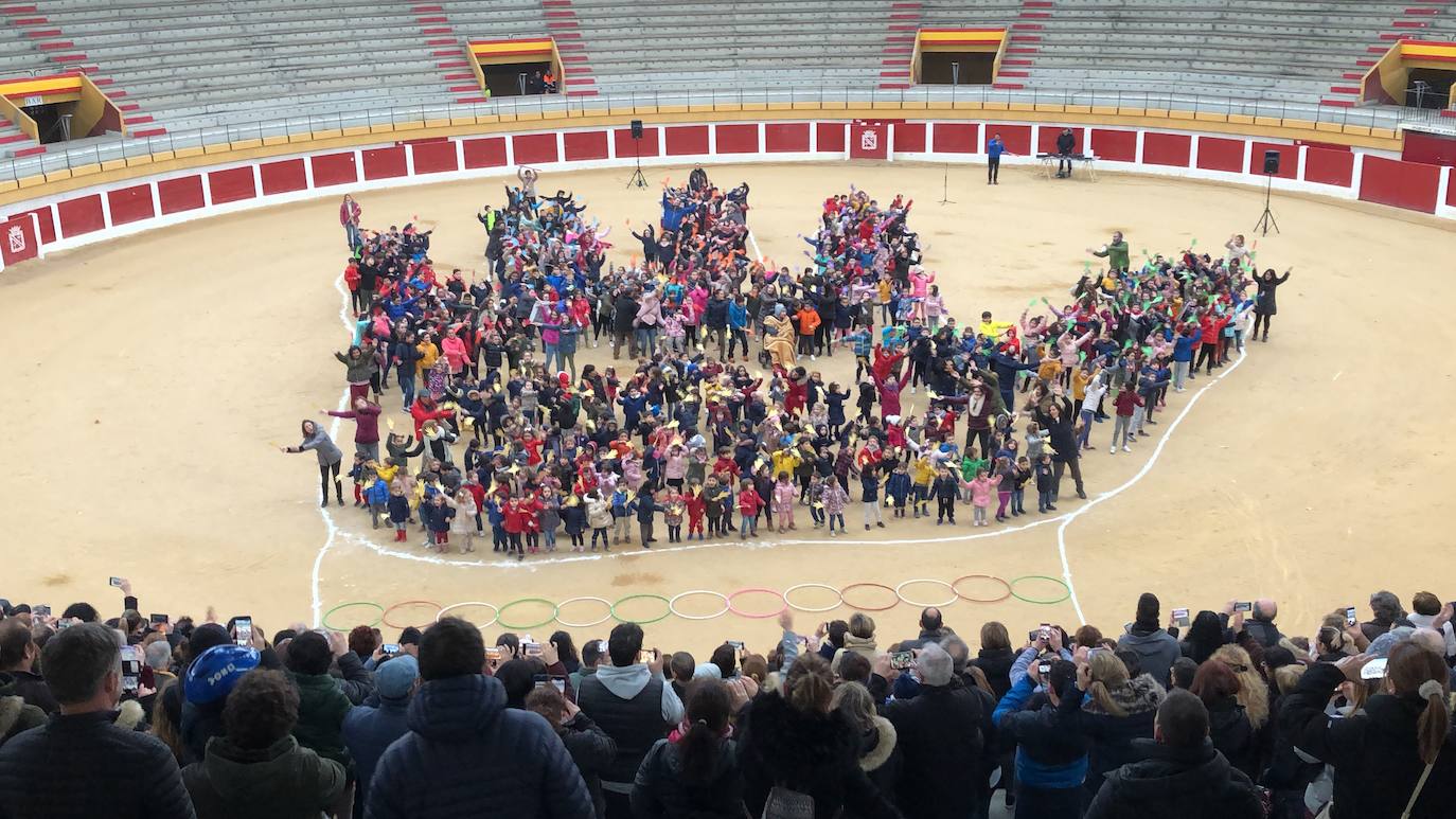 El CEIP Alvar Fañez de la localidad vallisoletana de Íscar celebra el Día de la Paz.