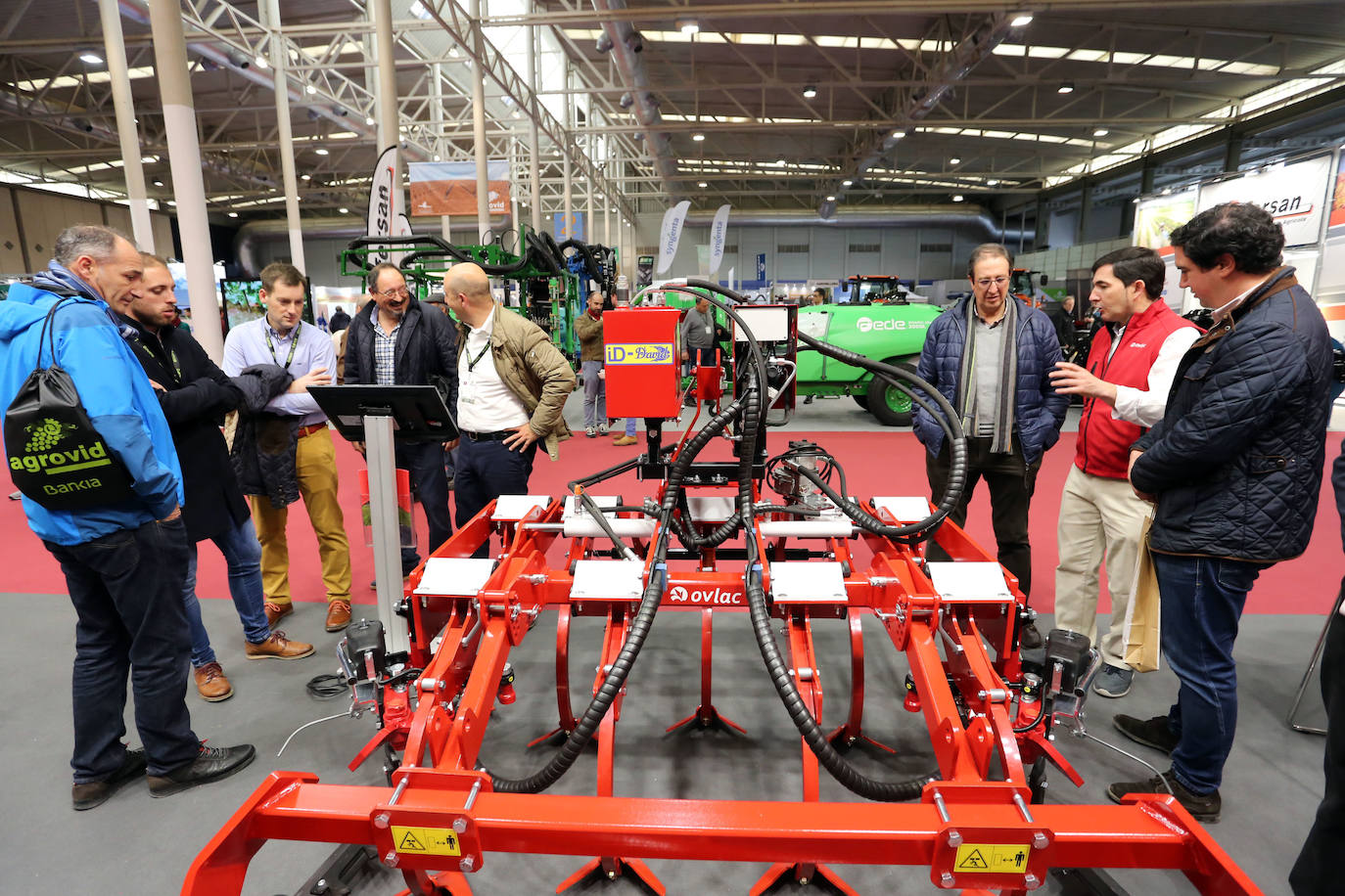 El consejero de Agricultura, Ganadería y Desarrollo Rural, Jesús Julio Carnero inaugura 'Agrovid', la feria para el cultivo de la viña.