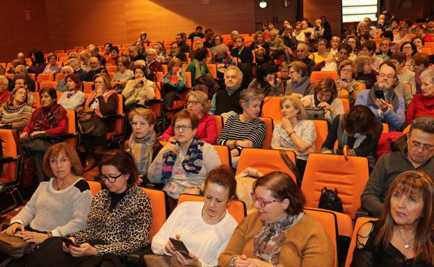 Público asistente al Aula de Salud de El Norte en la sala de la Fundos. 