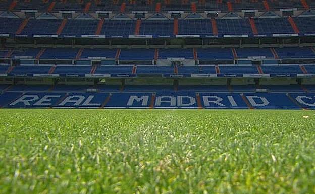 Estado del césped híbrido del Santiago Bernabéu, que cambió en 2015. 