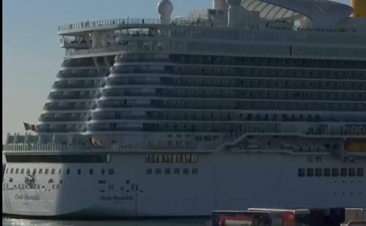 Descartan en principio la infección de coronavirus en el crucero bloqueado en Italia