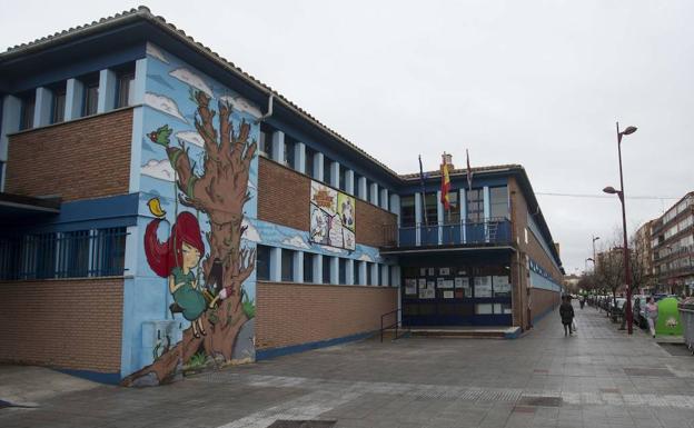 El colegio Cristóbal Colón impulsa un plan piloto para reescolarizar a las 'niñas-mamás'