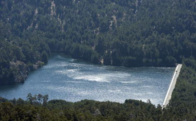 Imagen de la presa de El Tejo, que abastece a El Espinar, La Estación y San Rafael. 