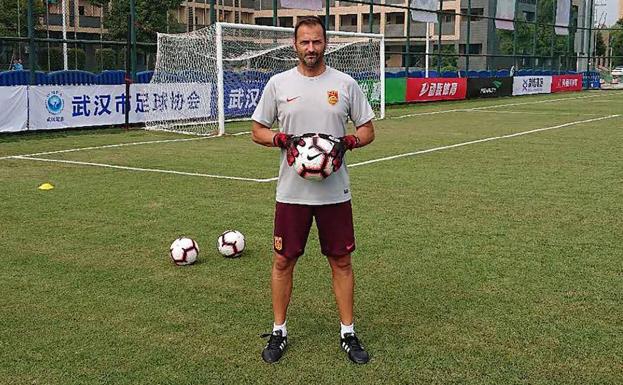 Óliver Cuadrado, durante un entrenamiento en Wuhan.