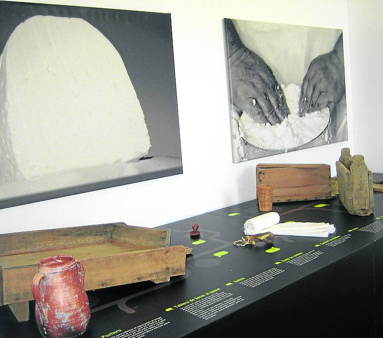Imagen principal - La iniciativa ya está operativa en el Museo del Queso de Villalón de Campos (izquierda) y en el Centro de Interpretación de la Avifauna de Monasterio de Vega (derecha). 