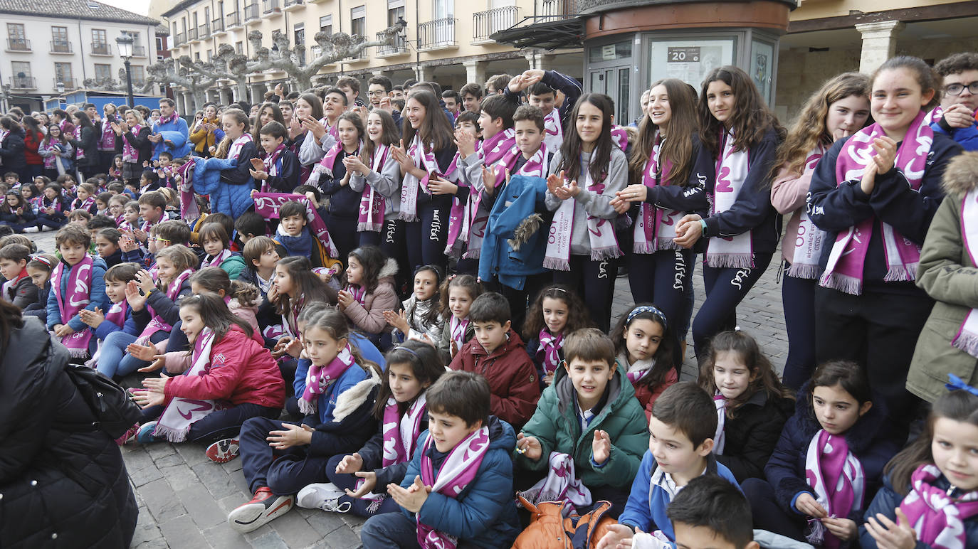 El colegio Maristas de Palencia celebra su centenario en la Plaza Mayor.