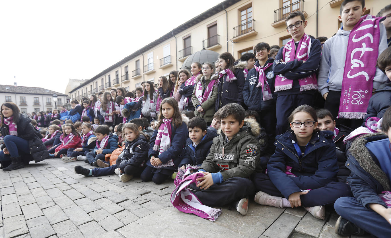 El colegio Maristas de Palencia celebra su centenario en la Plaza Mayor.