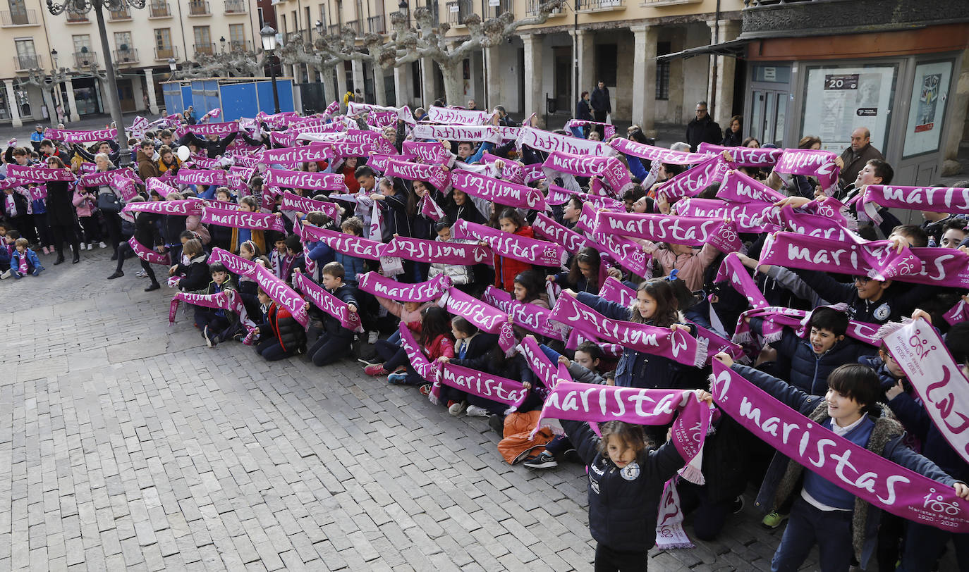 El colegio Maristas de Palencia celebra su centenario en la Plaza Mayor.