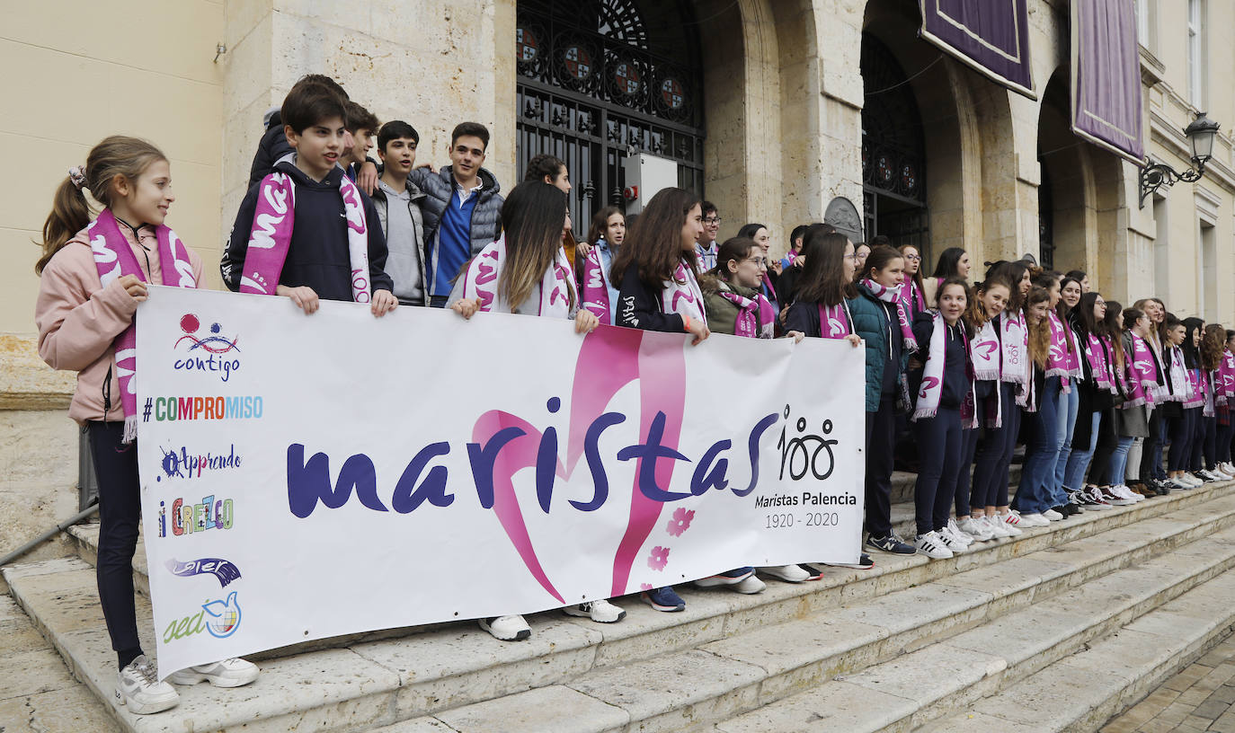 El colegio Maristas de Palencia celebra su centenario en la Plaza Mayor.