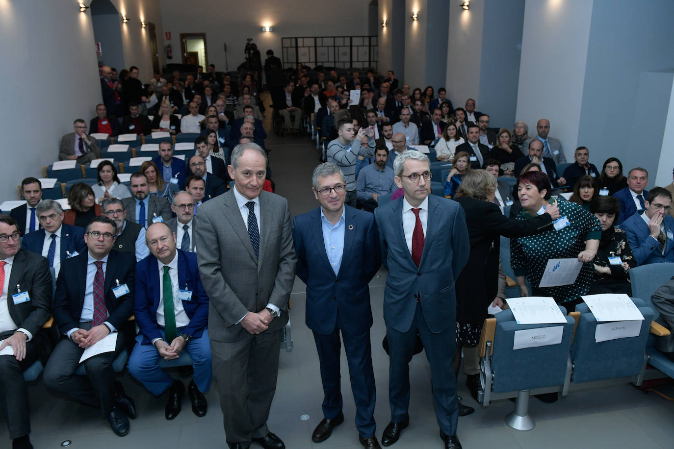 Entrega de los premios Pajaritas Azules en Valladolid a Jordi Mercader y Hugo Morán.
