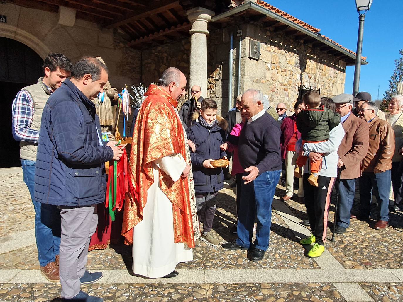 El Maíllo, Nava de Francia, Santibáñez, Fuentes de Béjar, Herguijuela y San Miguel de Valero celebran esta festividad en la que las gargantillas se convirtieron en protagonistas de la jornada