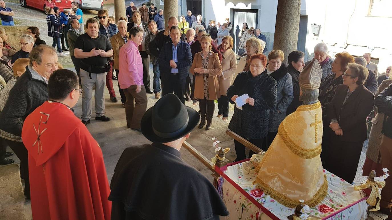 El Maíllo, Nava de Francia, Santibáñez, Fuentes de Béjar, Herguijuela y San Miguel de Valero celebran esta festividad en la que las gargantillas se convirtieron en protagonistas de la jornada