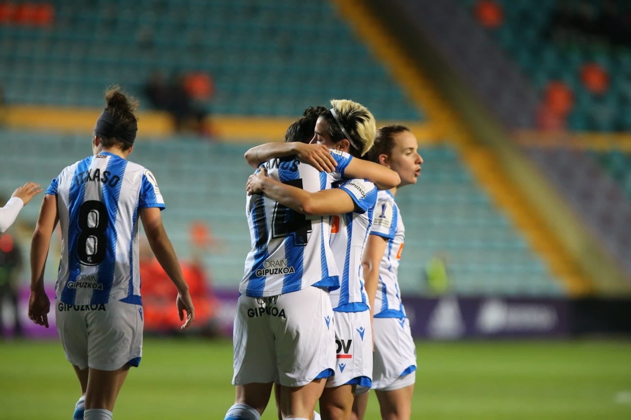 Primera semifinal de la Supercopa femenina de fútbol en el estadio Helmántico de Salamanca entre la Real Sociedad y la UD Levante. 