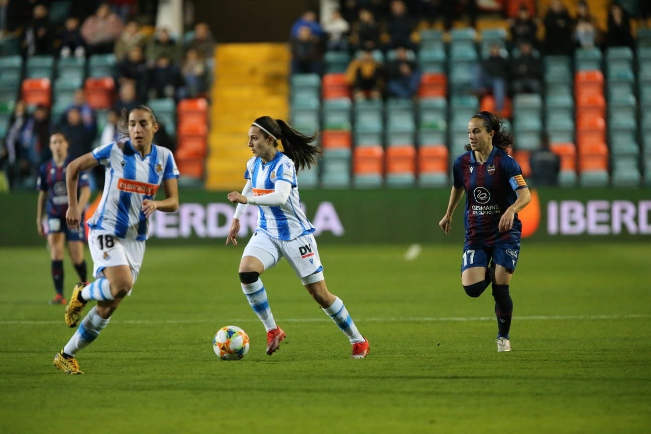 Primera semifinal de la Supercopa femenina de fútbol en el estadio Helmántico de Salamanca entre la Real Sociedad y la UD Levante. 