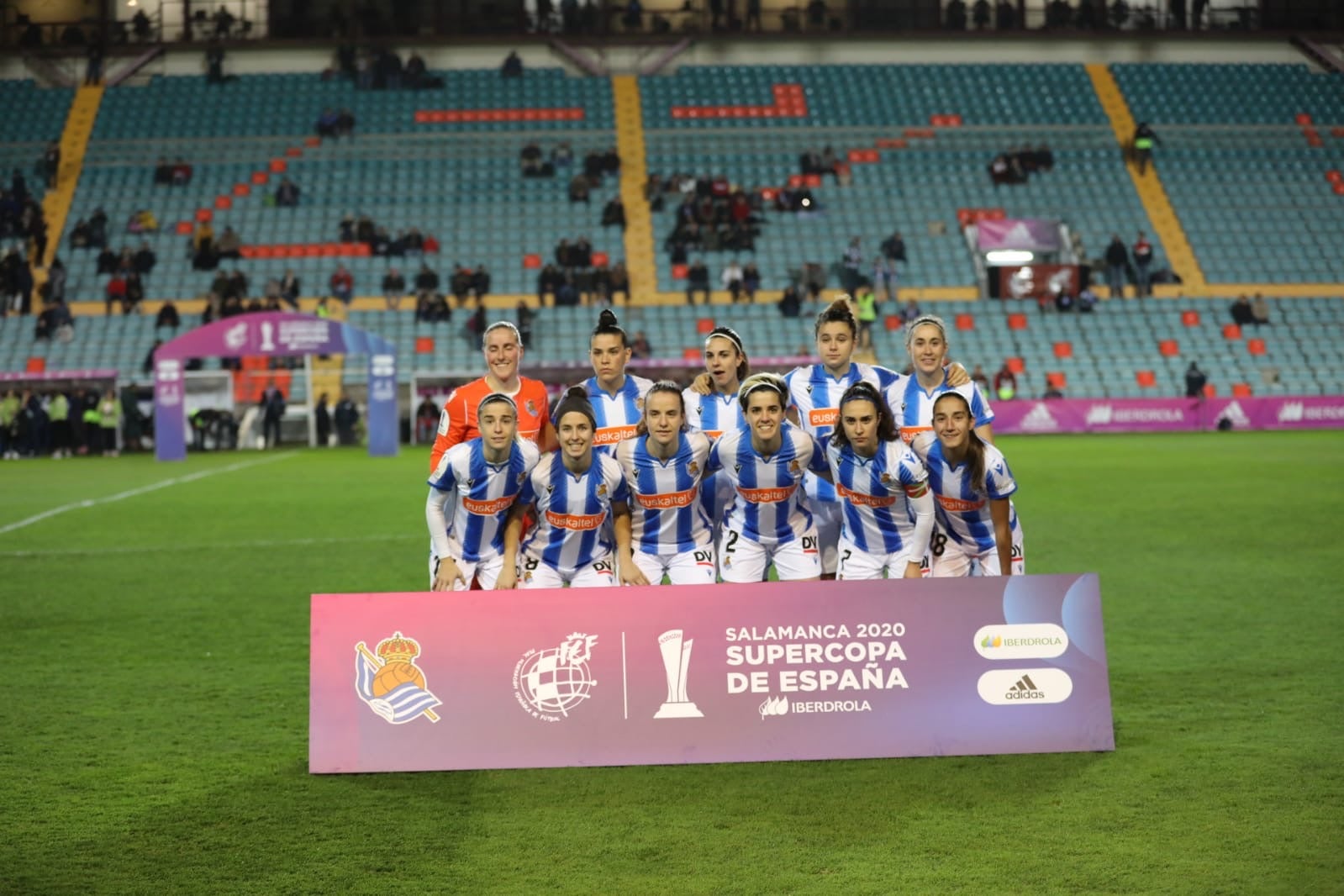 Primera semifinal de la Supercopa femenina de fútbol en el estadio Helmántico de Salamanca entre la Real Sociedad y la UD Levante. 