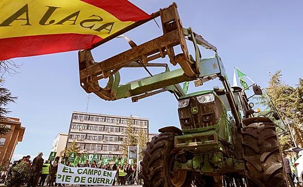 Manifestación de agricultores y ganaderos en Ávila. 