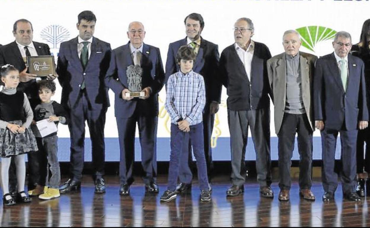 Los fundadores de Industrias Maxi, cuando recogieron el premio de Empresa Familiar de Castilla y León.