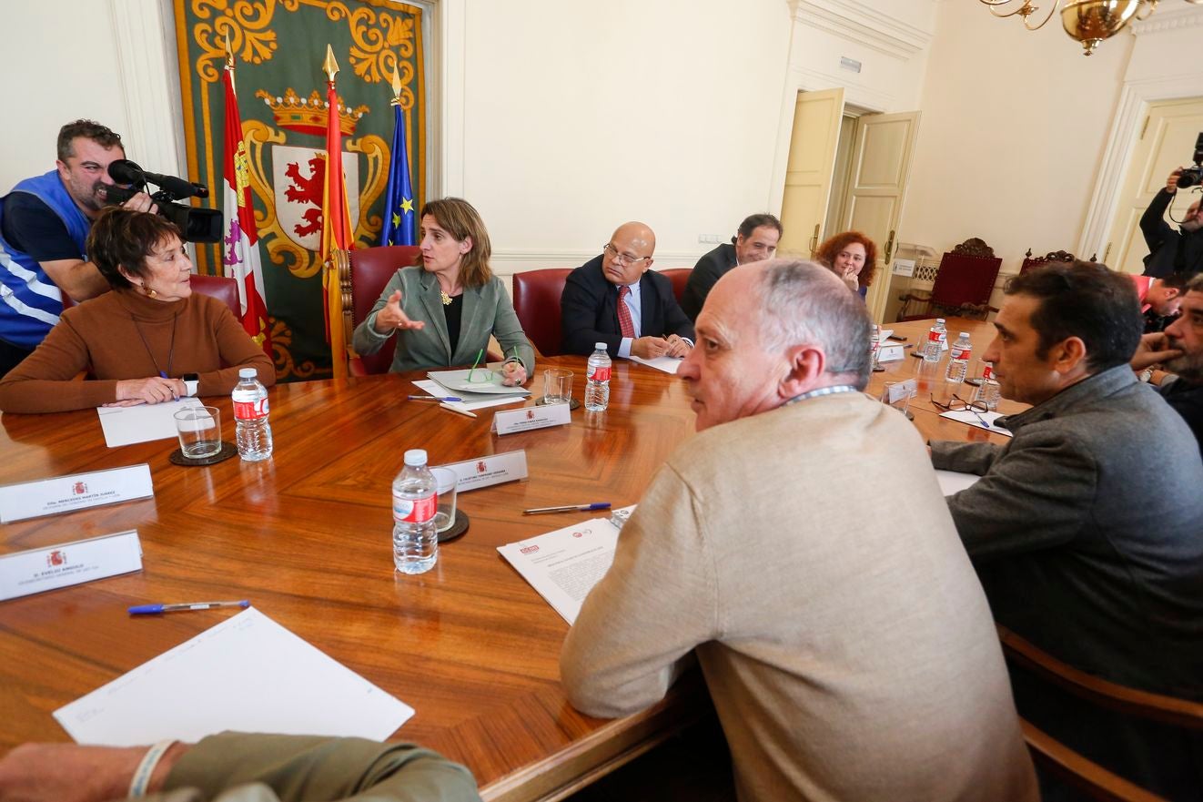 La ministra de Transición Ecológica y Reto Demográfico, Teresa Ribera, se reúne con el secretario general de CCOOCyL, Vicente Andrés; el secretario general de UGTCyL, Faustino Temprano; la delegada del Gobierno en Castilla y León, Mercedes Martín, y el subdelegado del Gobierno en León, Faustino Sánchez, para abordar la Mesa por un Futuro para León..