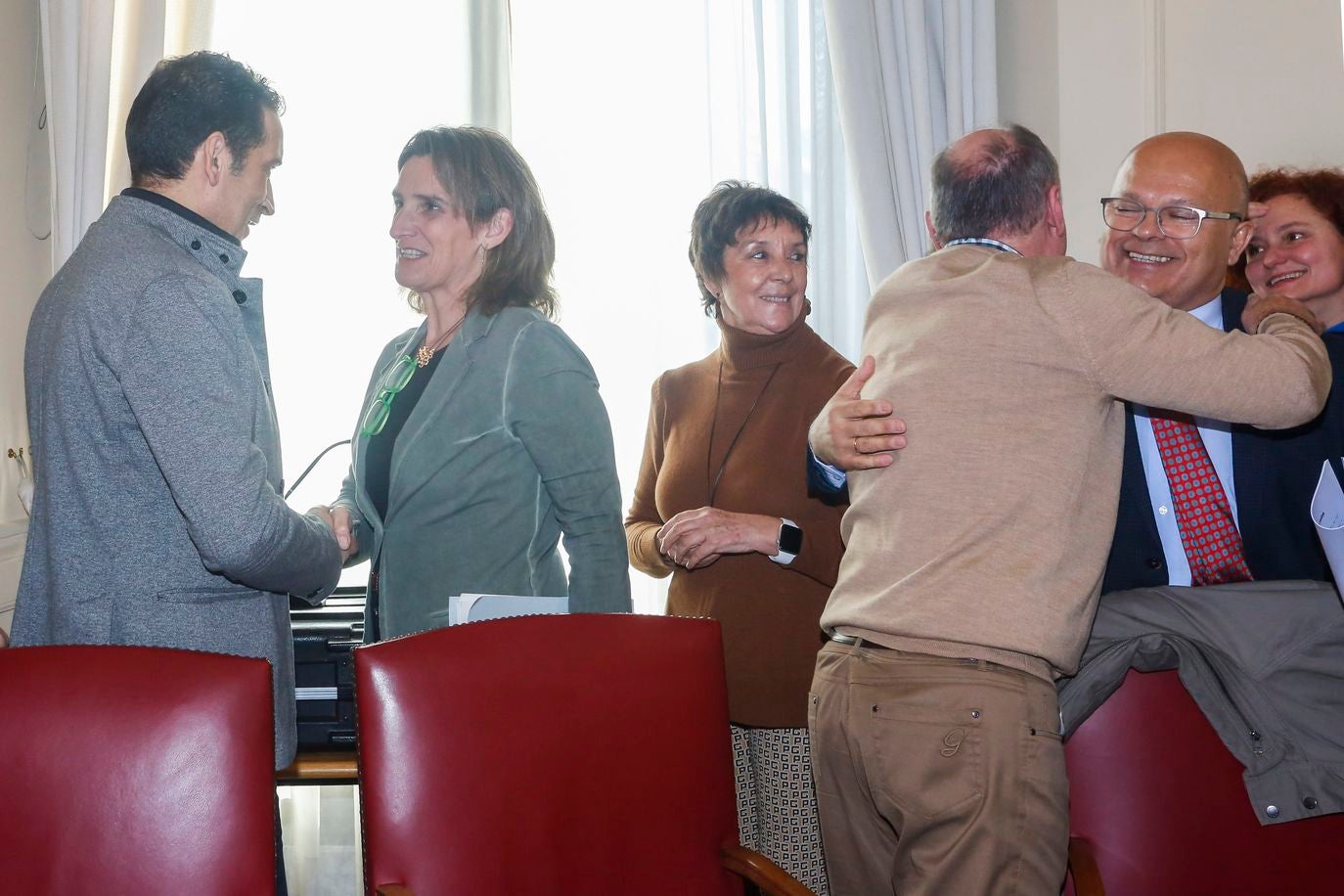 La ministra de Transición Ecológica y Reto Demográfico, Teresa Ribera, se reúne con el secretario general de CCOOCyL, Vicente Andrés; el secretario general de UGTCyL, Faustino Temprano; la delegada del Gobierno en Castilla y León, Mercedes Martín, y el subdelegado del Gobierno en León, Faustino Sánchez, para abordar la Mesa por un Futuro para León..