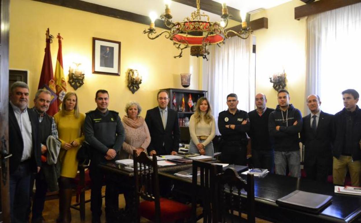 Participantes en la reunión de la Junta de Seguridad Ciudadana. 