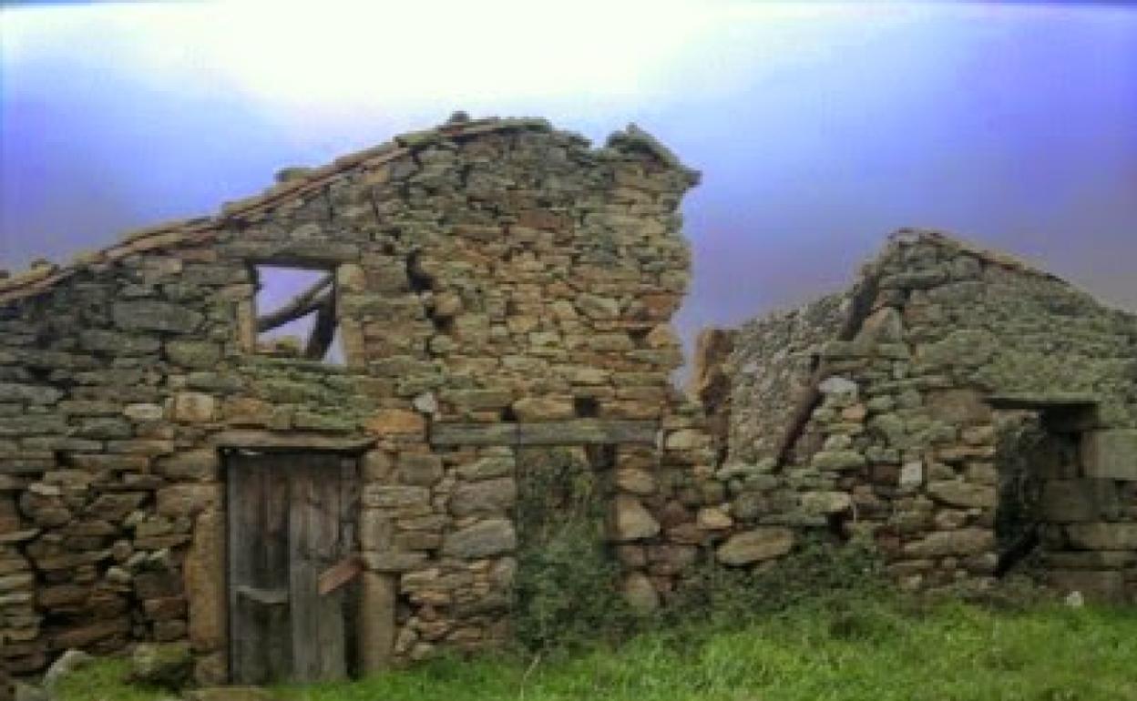 Una vivienda en ruinas en un pueblo de Soria.