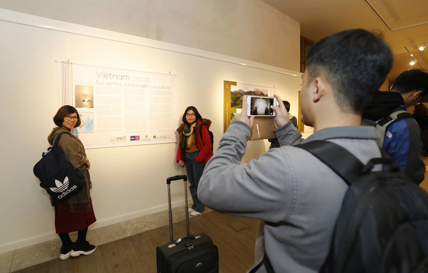 La Casa Junco acoge una exposición sobre Vietnam.