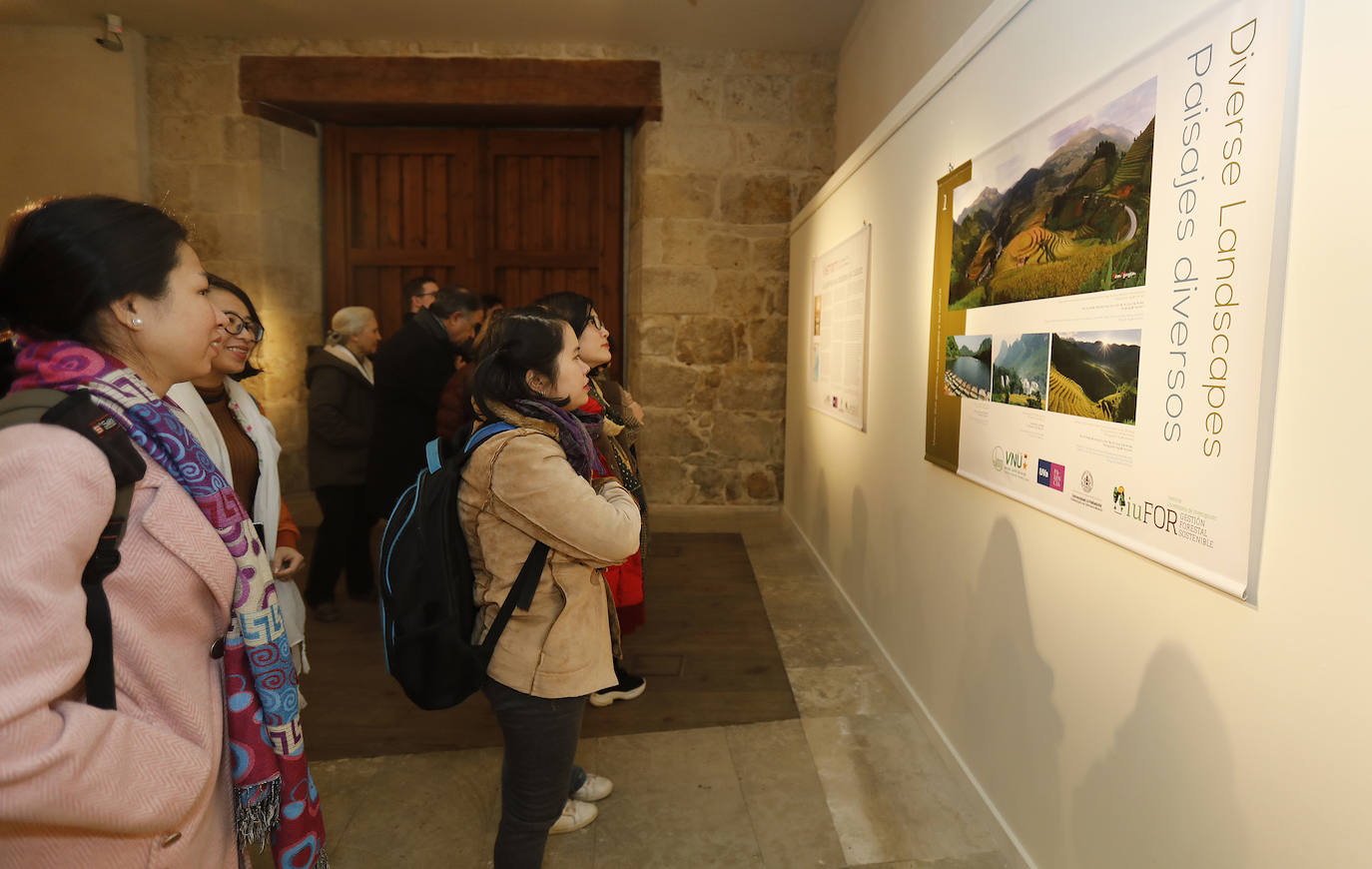 La Casa Junco acoge una exposición sobre Vietnam.