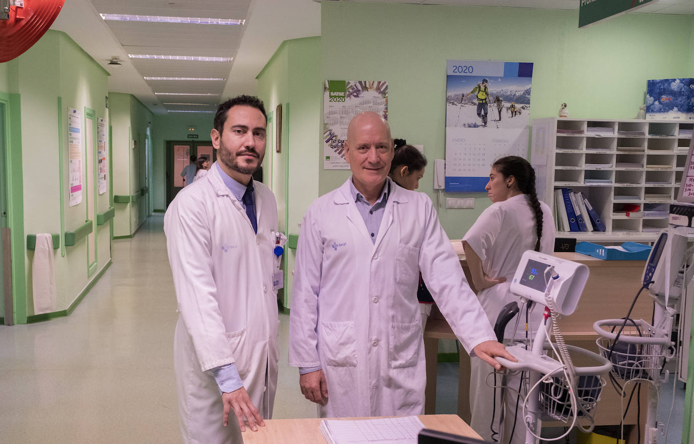 Los doctores Mario Hernández Gajate y Alberto Pérez Rubio.