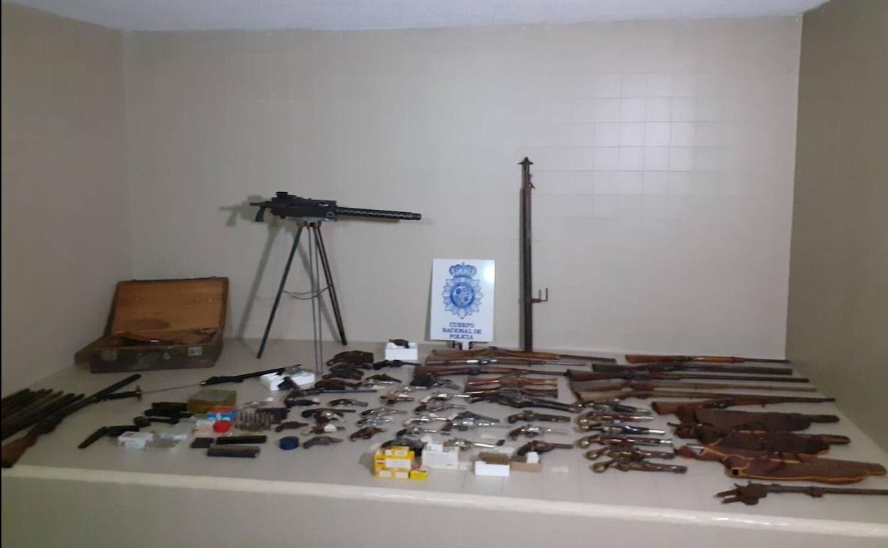La Policía encuentra un enorme arsenal de armas en un domicilio del centro de Palencia