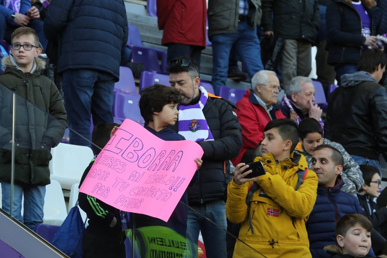 Si has estado en el estadio José Zorrilla presenciando el partido Real Valladolid-Villarreal, puede que la cámara de nuestro fotógrado te haya «pillado»