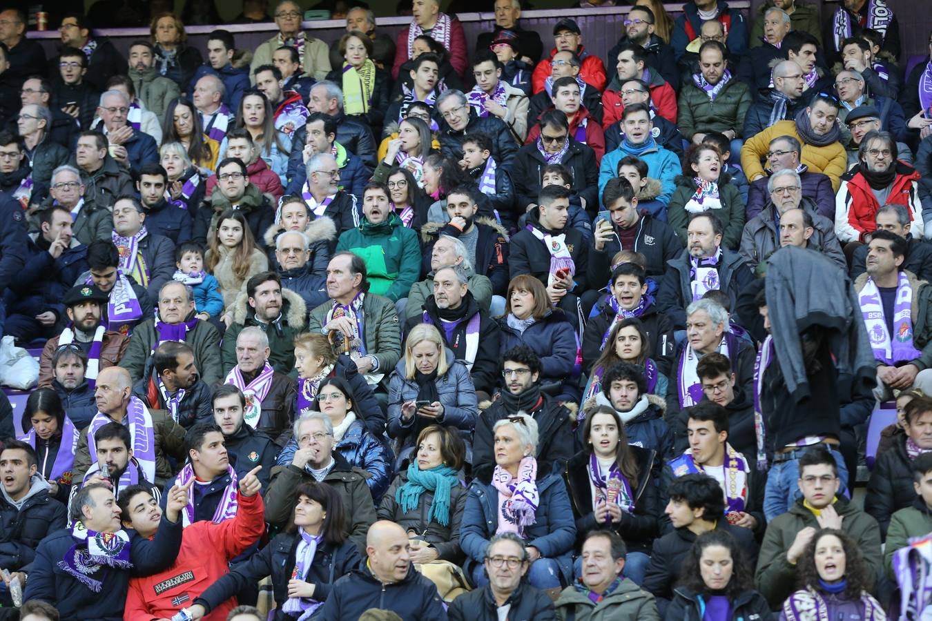 Si has estado en el estadio José Zorrilla presenciando el partido Real Valladolid-Villarreal, puede que la cámara de nuestro fotógrado te haya «pillado»