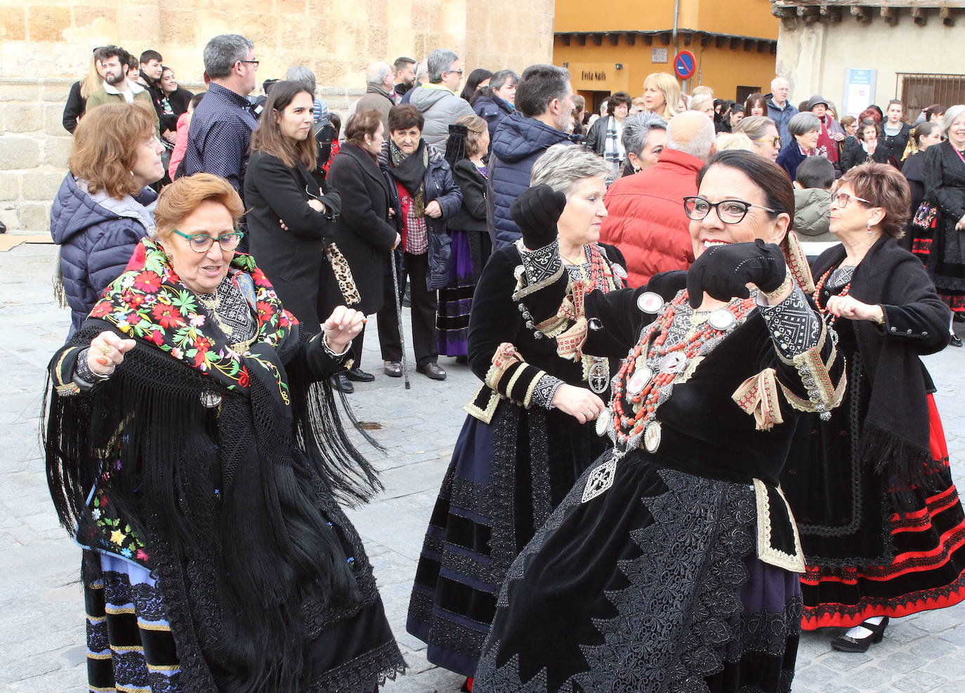 El barrio de San Lorenzo celebra Santa Águeda 