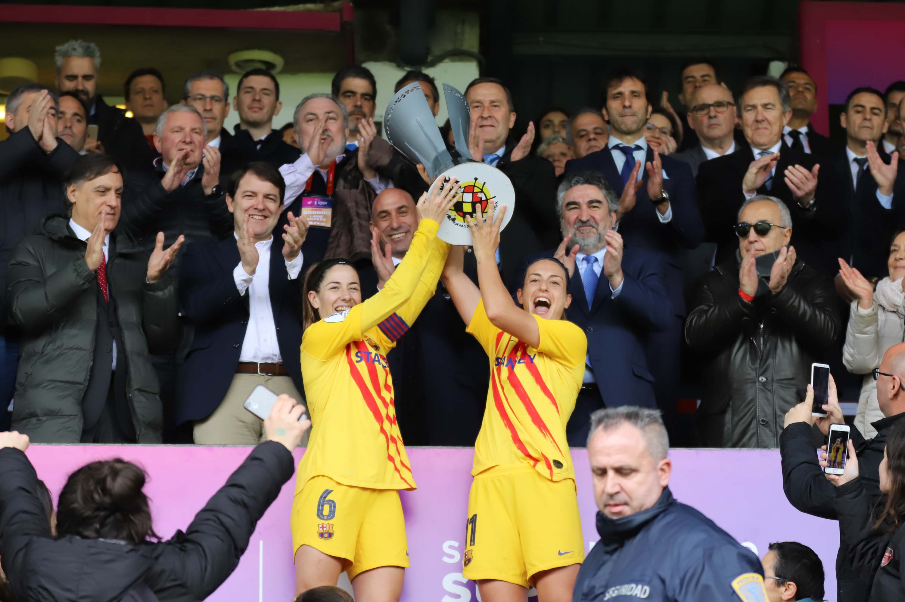 El equipo catalán se muestró muy superior desde el primer minuto a la Real Sociedad con cuatro goles de Marta Torrejón, MVP de la gran final celebrada en el estadio Helmántico