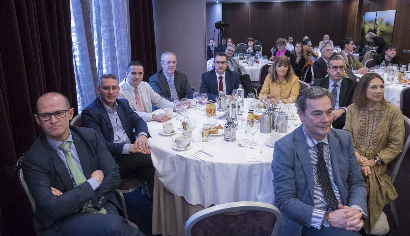 El obispo auxiliar de Valladolid defiende en el Foro de El Norte una visión más humanista de la sociedad y la economía basada en el respeto a las ideas de los demás.